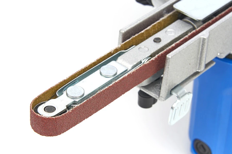 HBM Powerfile / Stripschuurmachine / Bandschuurmachine Met Stofopvang - 400 Watt. Inclusief 10 Schuurbanden 8 HBM Powerfile / Stripschuurmachine / Bandschuurmachine Met Stofopvang - 400 Watt. Inclusief 10 Schuurbanden - Afbeelding 6